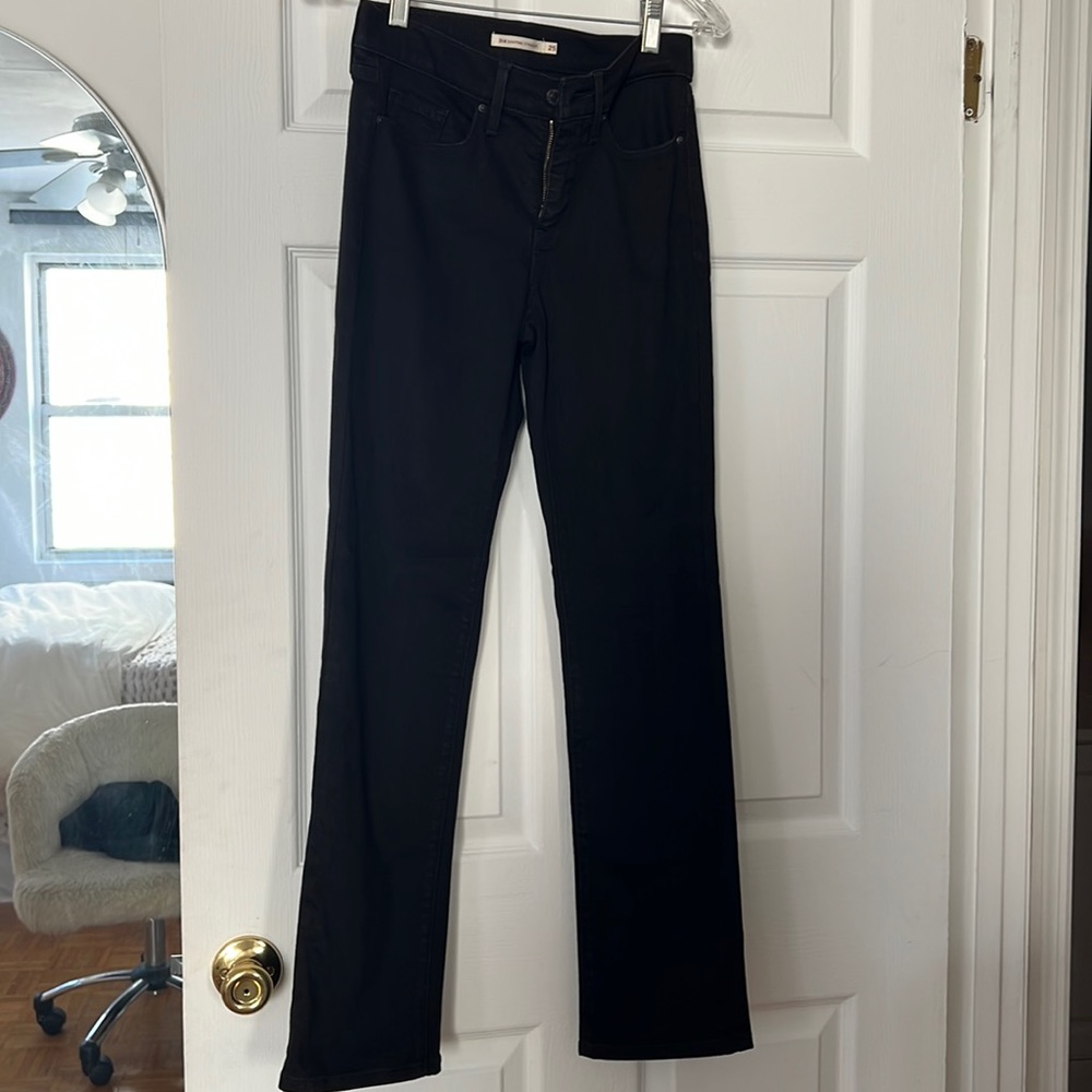 Black Levi’s 314 Shaping Straight Jeans size 25